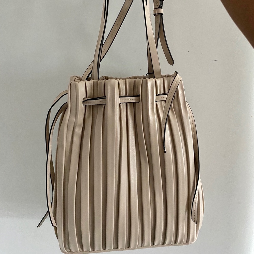 Bucket bag